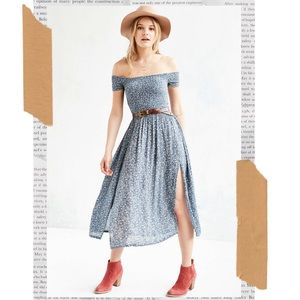 Med Kimchi Blue Urban Outfitters Picnic MIDI Dress